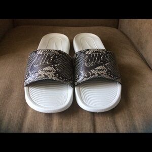 Nike snake print slides sz 10 womens